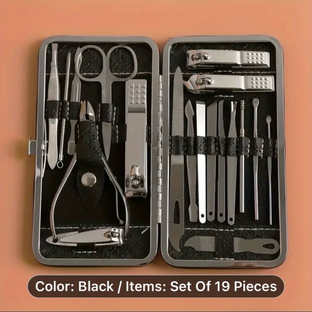 ⭐️HOST PICK⭐️ NWT 19pc Manicure Set in Case